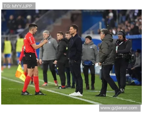 西甲激战:多特蒙德大胜切尔西引发争议判罚全场沸腾 西甲激战:多特蒙德大胜切尔西引发争议判罚全场沸腾