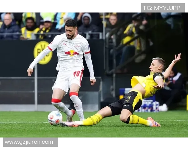 德甲激战莱比锡狂胜多特蒙德红牌事件引发全场热议与争议 德甲激战莱比锡狂胜多特蒙德红牌事件引发全场热议与争议